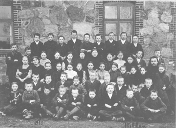 Zaubes draudzes skola 1913. gadā...